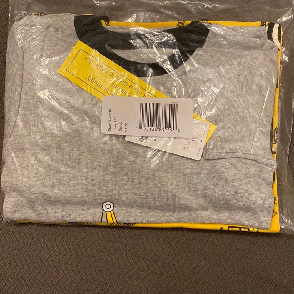 NWT Carter’s 4-Piece Boys Pajama Set. Size 5T.